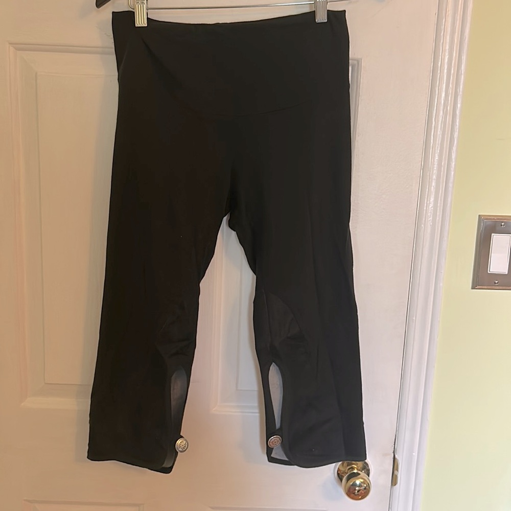 Black capri leggings with a button at bottom